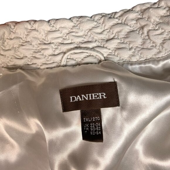 Danier White Leather Women's Jacket with Goose Down Filling – Size 2X - Picture 5 of 8